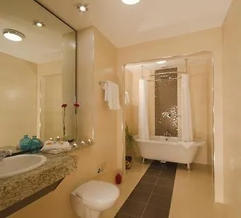 Westport Country Lodge Hotel 3*,